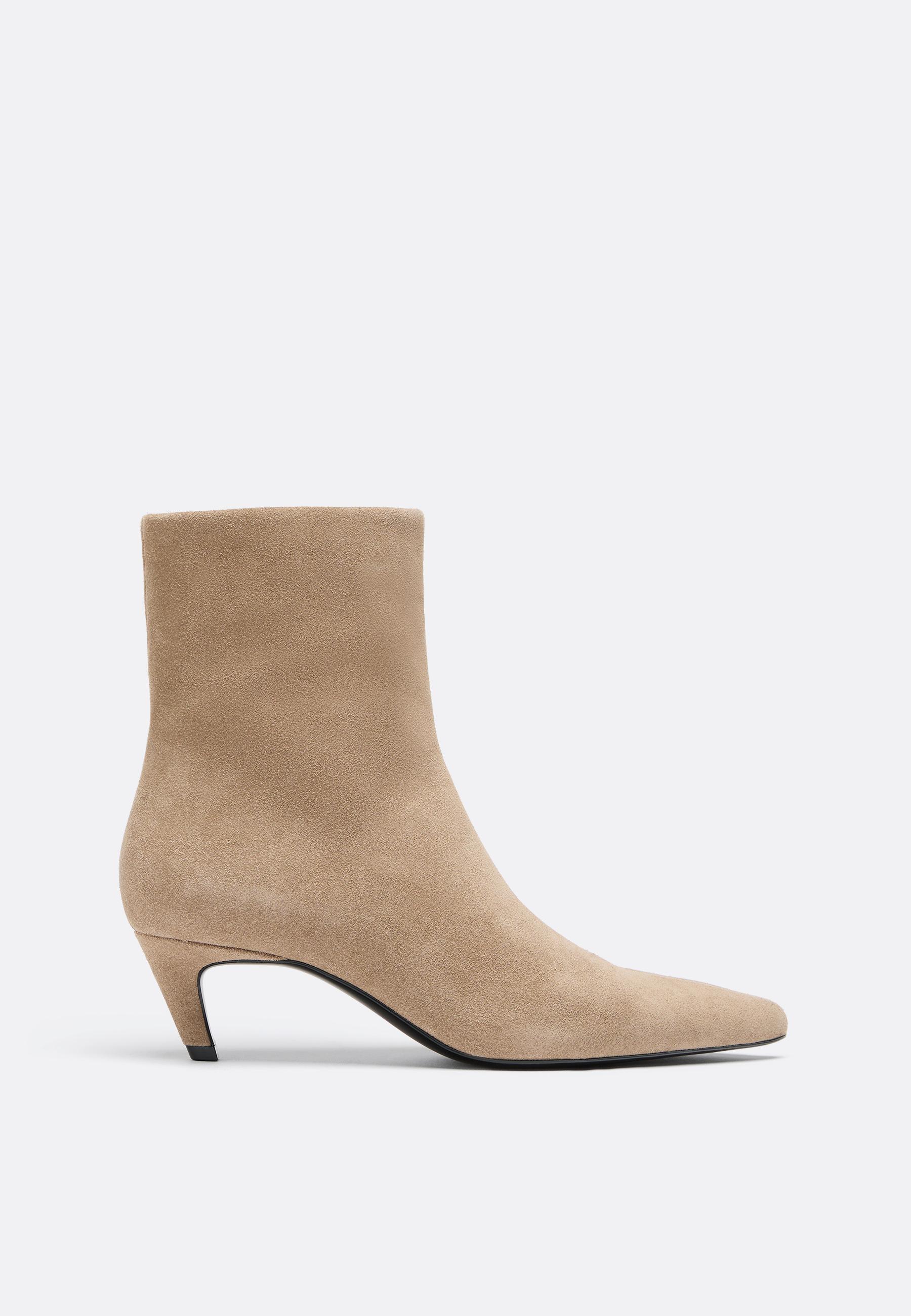 Botines de piel con tacón kitten (49,99 €) | Stradivarius
