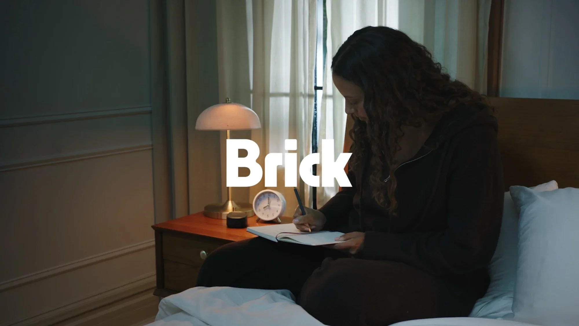 Imagen promocional de Brick, el fabricante de estos ingeniosos accesorios capaces de "atontar" a tu smartphone