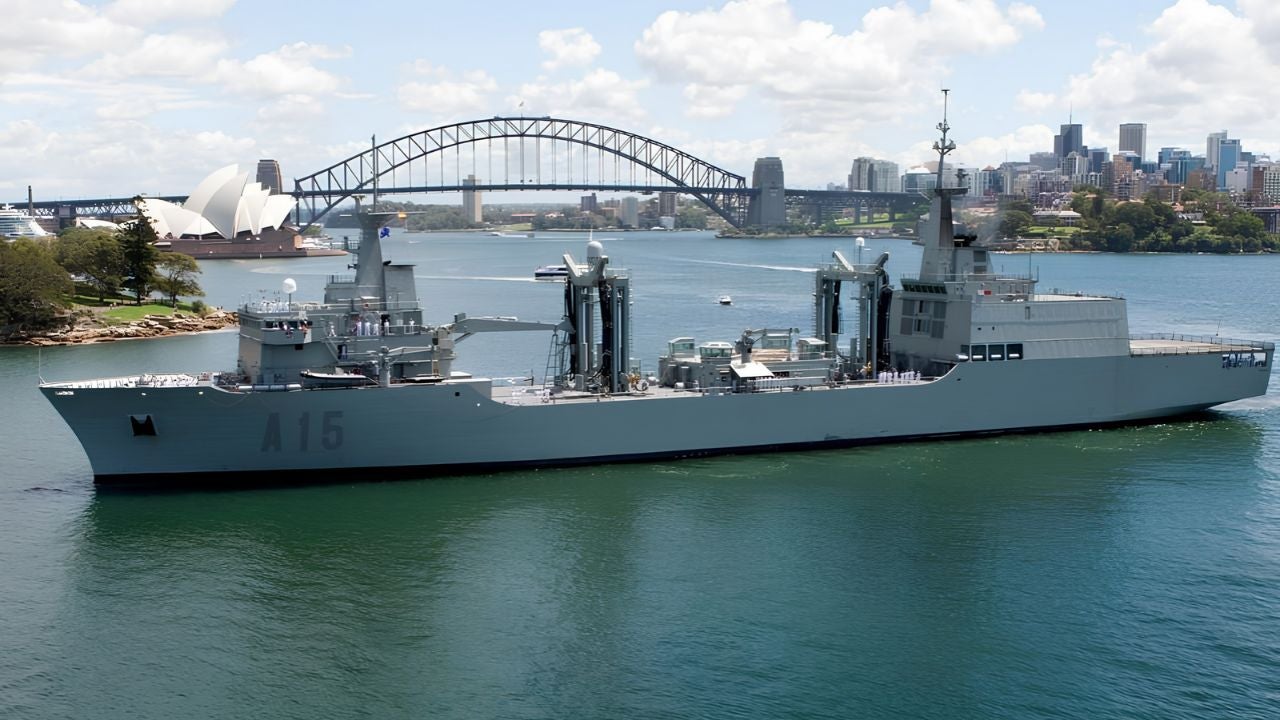 Australia integró el Cantabria español en su flota y premió a su tripulación: «Superó los objetivos y las expectativas», afirmó el contraalmirante Tim Barrett