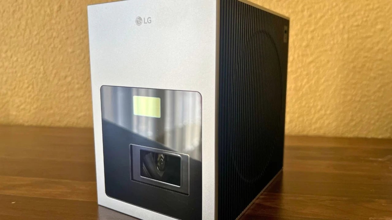 Desde que probé este proyector de LG, no me quito la idea de la cabeza de montar mi propio cine en casa, y justo ahora está en oferta