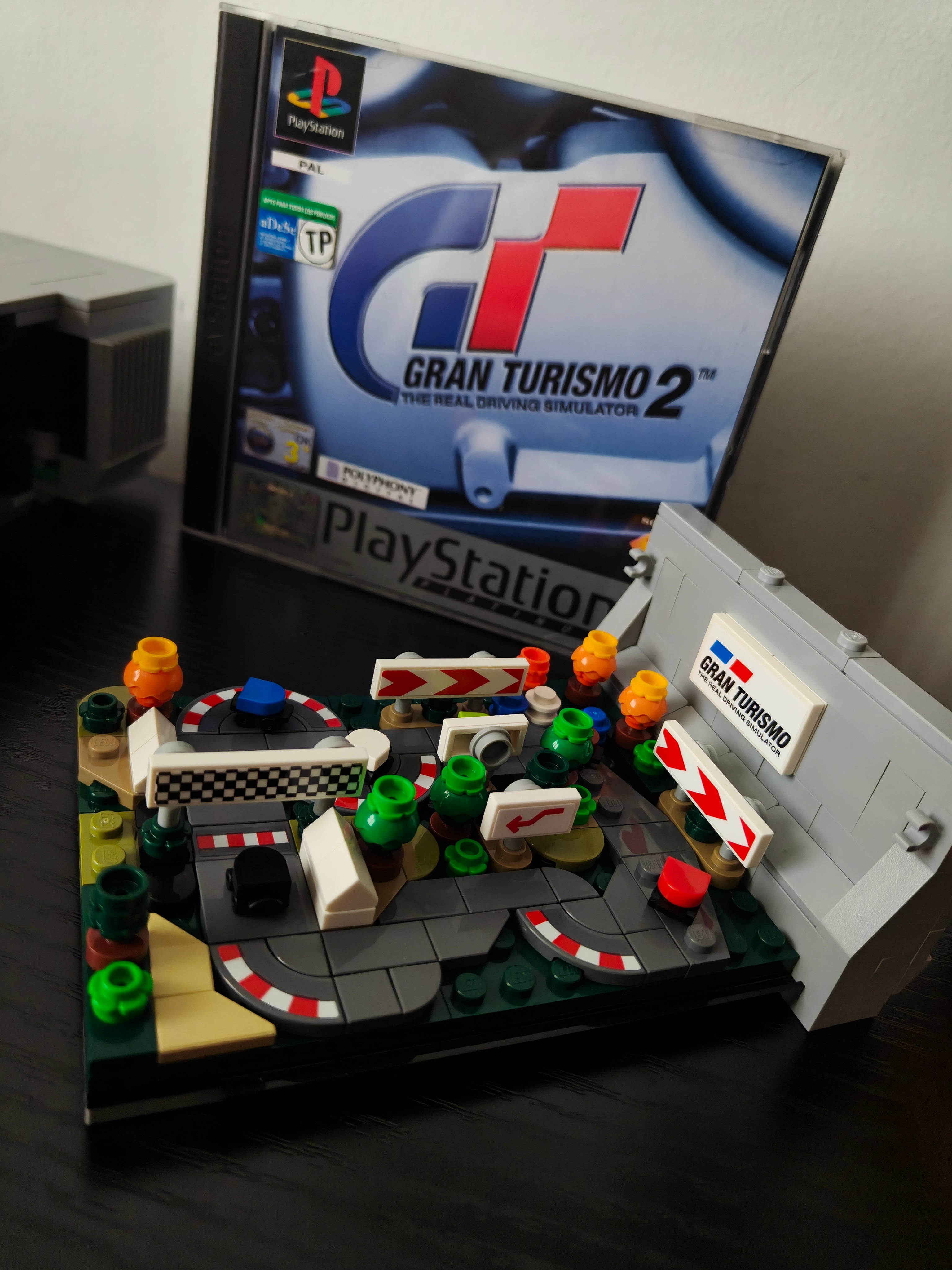 LEGO rinde homenaje al videojuego Gran Turismo lanzando en PlayStation 1 | Fotografía de Noemí Valderrama