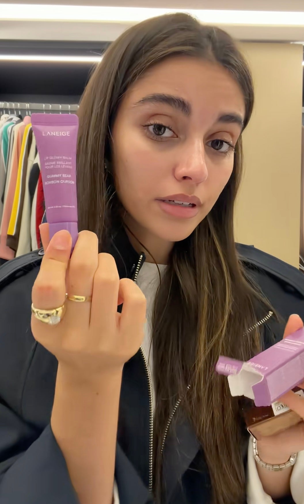 Inés García muestra su bálsamo labial de Laneige | @inesitii