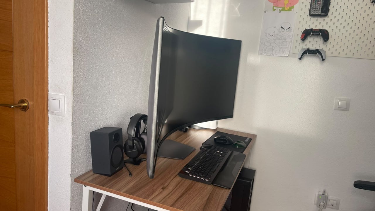 La curvatura del monitor te ofrece una experiencia completamente envolvente