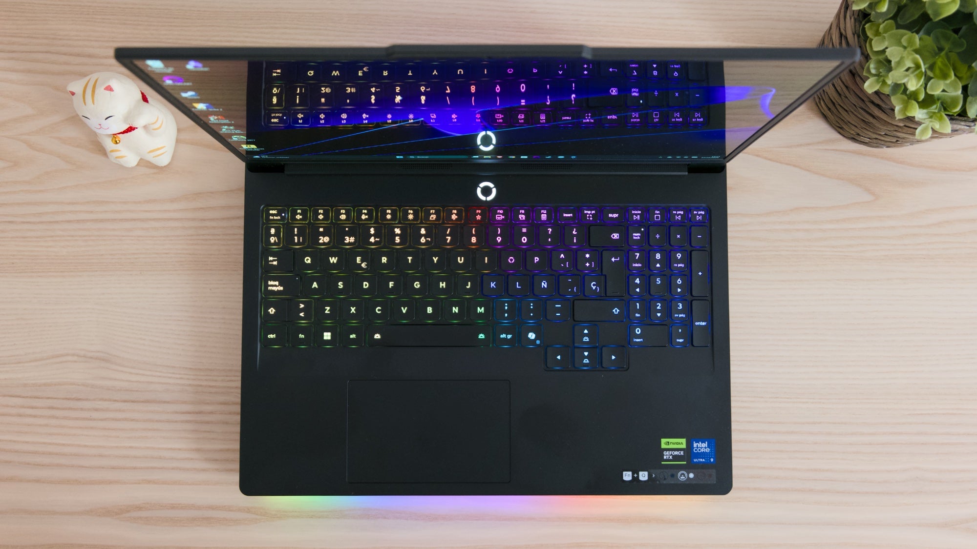 Teclado completo y retroiluminado del Lenovo Legion Pro 7i Gen 10 / Foto: Manu Contreras