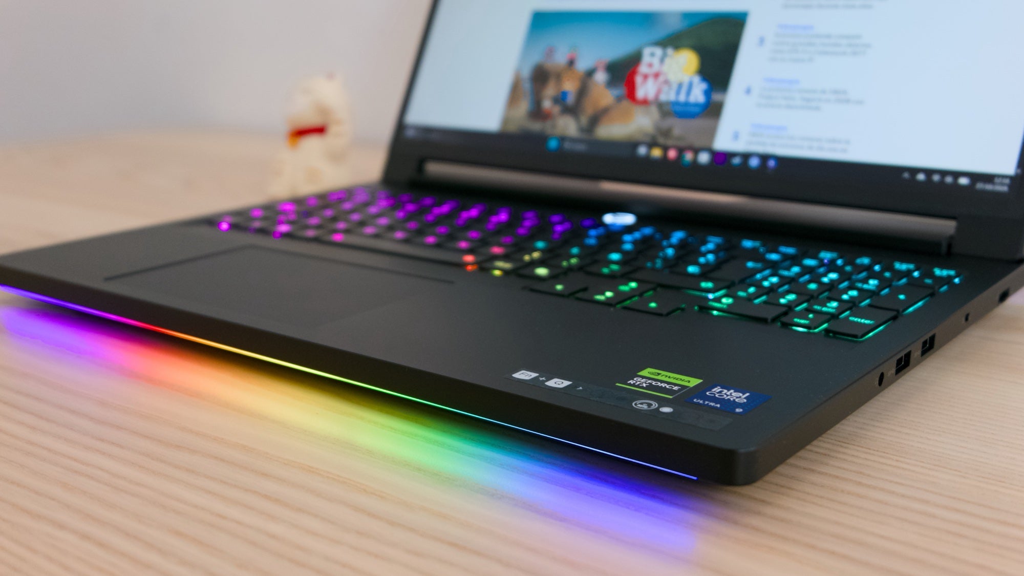 Lenovo Legion Pro 7i Gen 10 tiene bastantes efectos RGB. / Foto: Manu Contreras