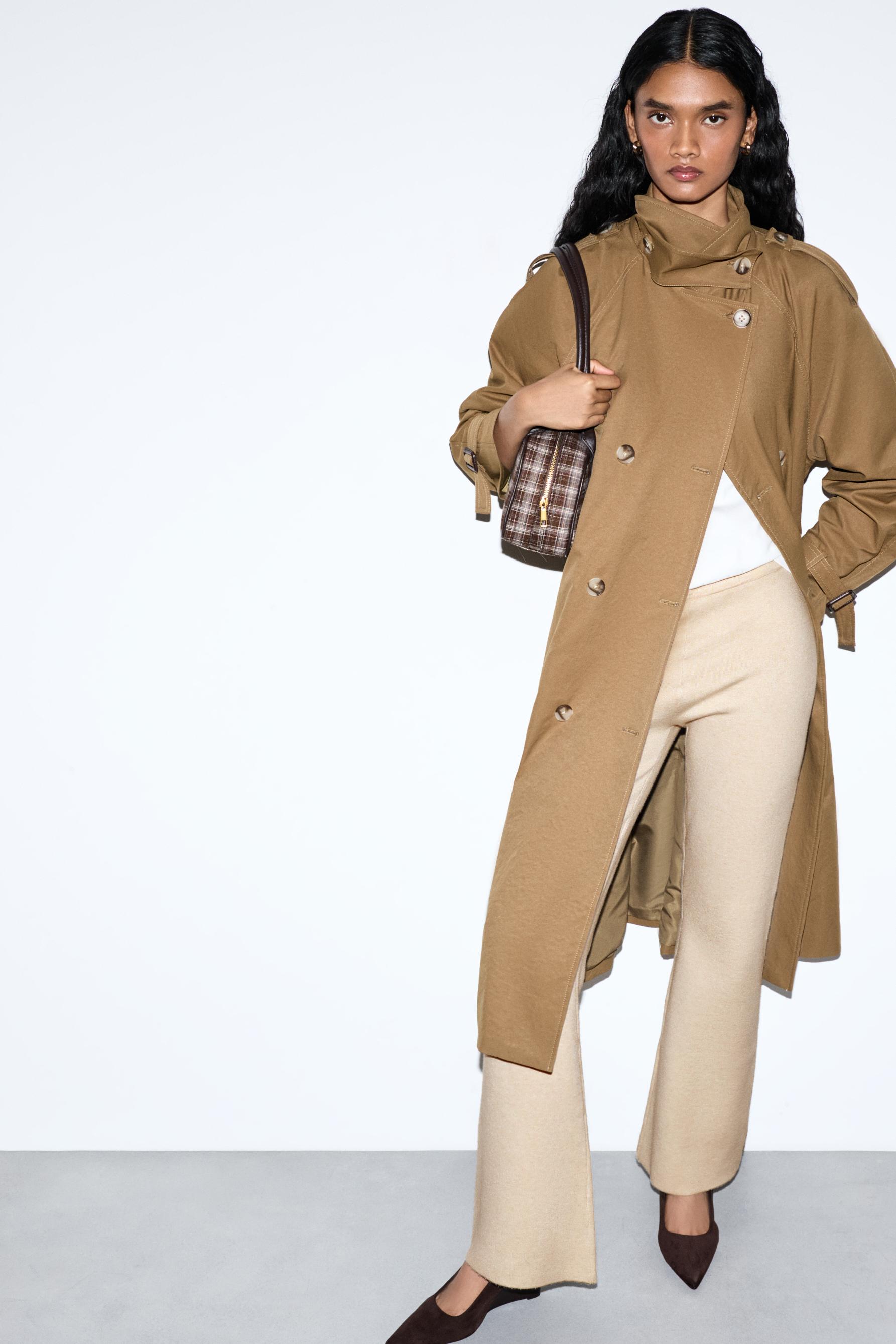 Pantalón flare de punto (17,99 €) | Lefties