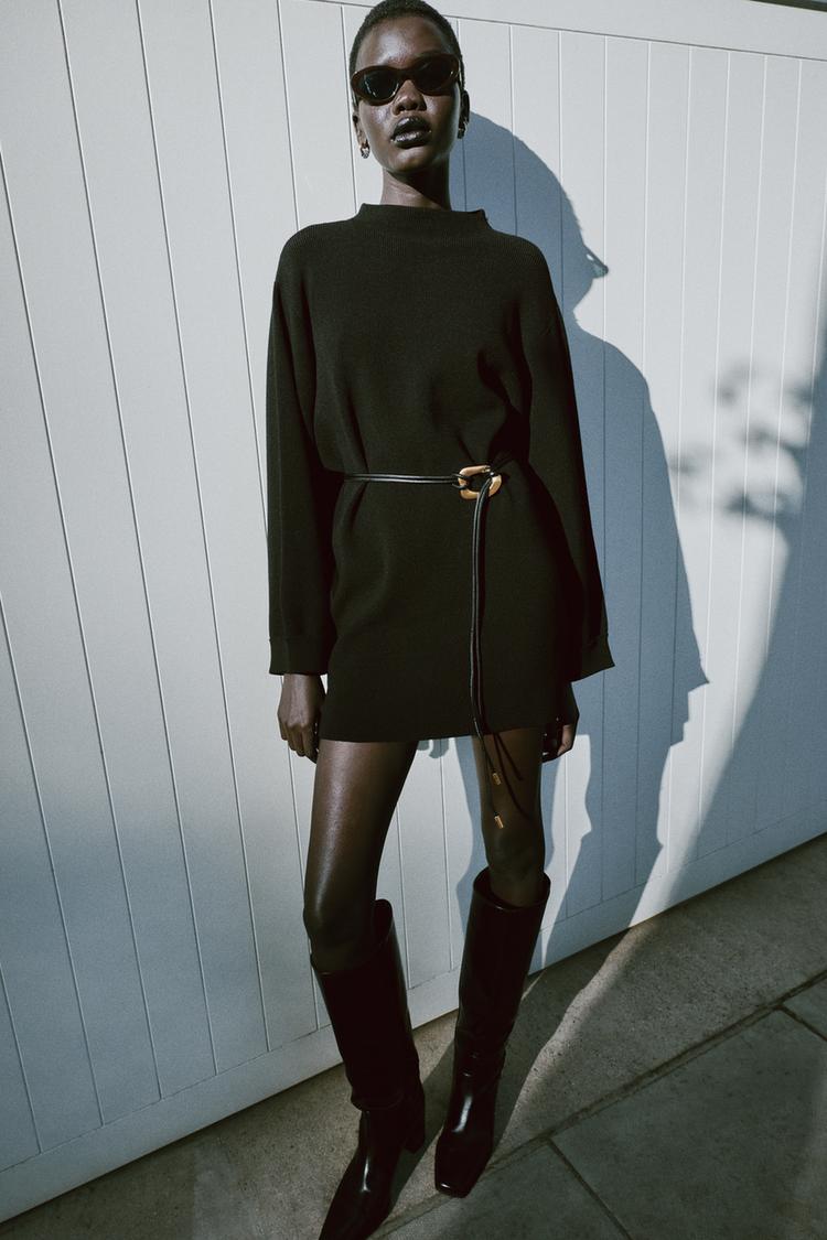 Vestido corto de punto con cinturón (29,95 €) | Zara