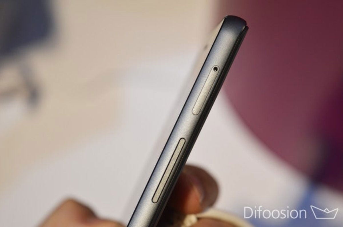 Aquaris X5 de bq lateral