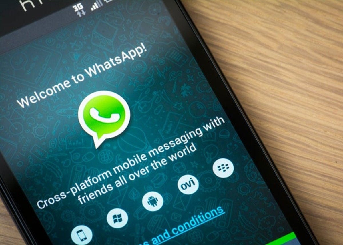 WhatsApp, vas con retraso, lo importante ahora son los GIF's, los stickers y los bots