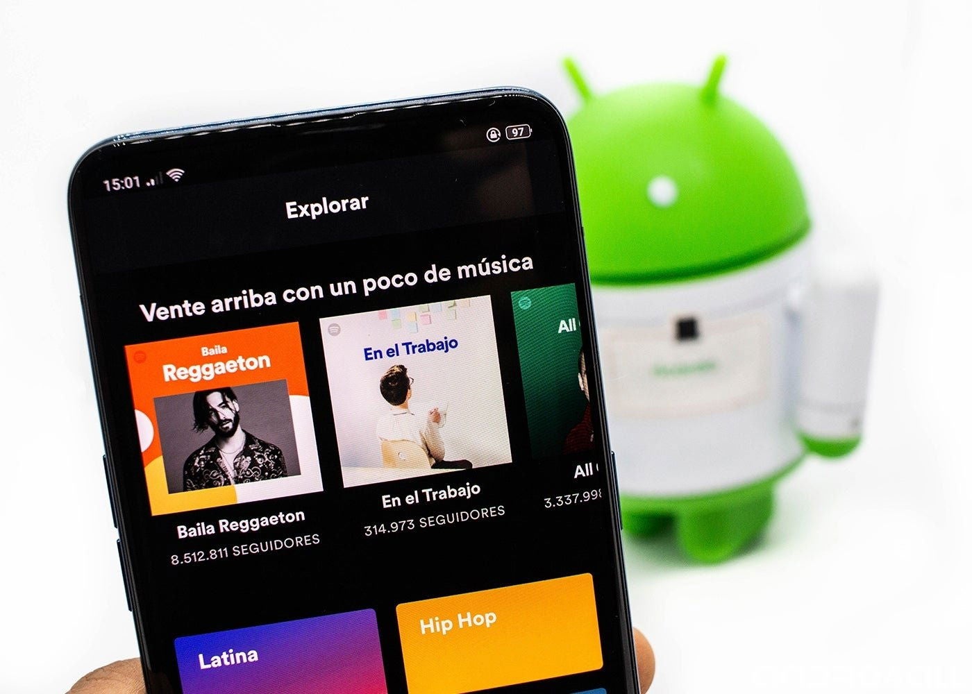 Olvídate de los audios de WhatsApp: muy pronto podrás subir tus propios podcasts a Spotify