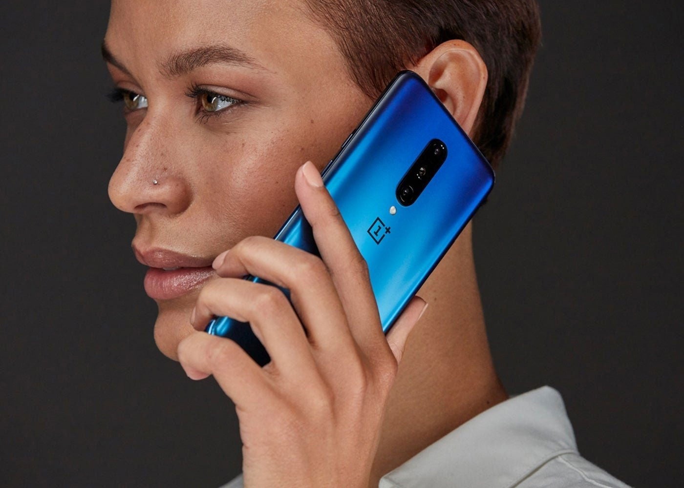 OnePlus 7 Pro azul, parte trasera