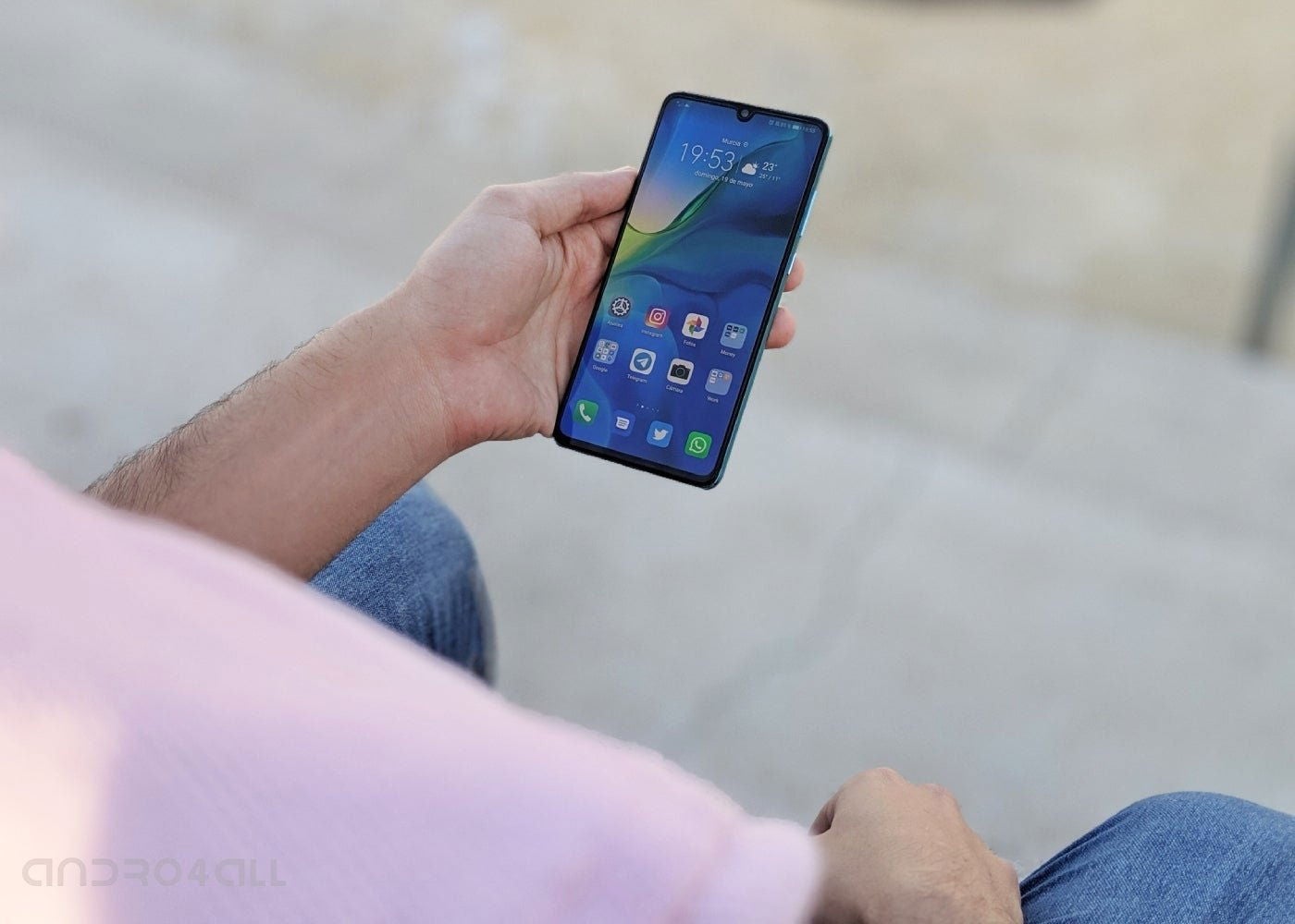 Huawei P30 pantalla en exterior