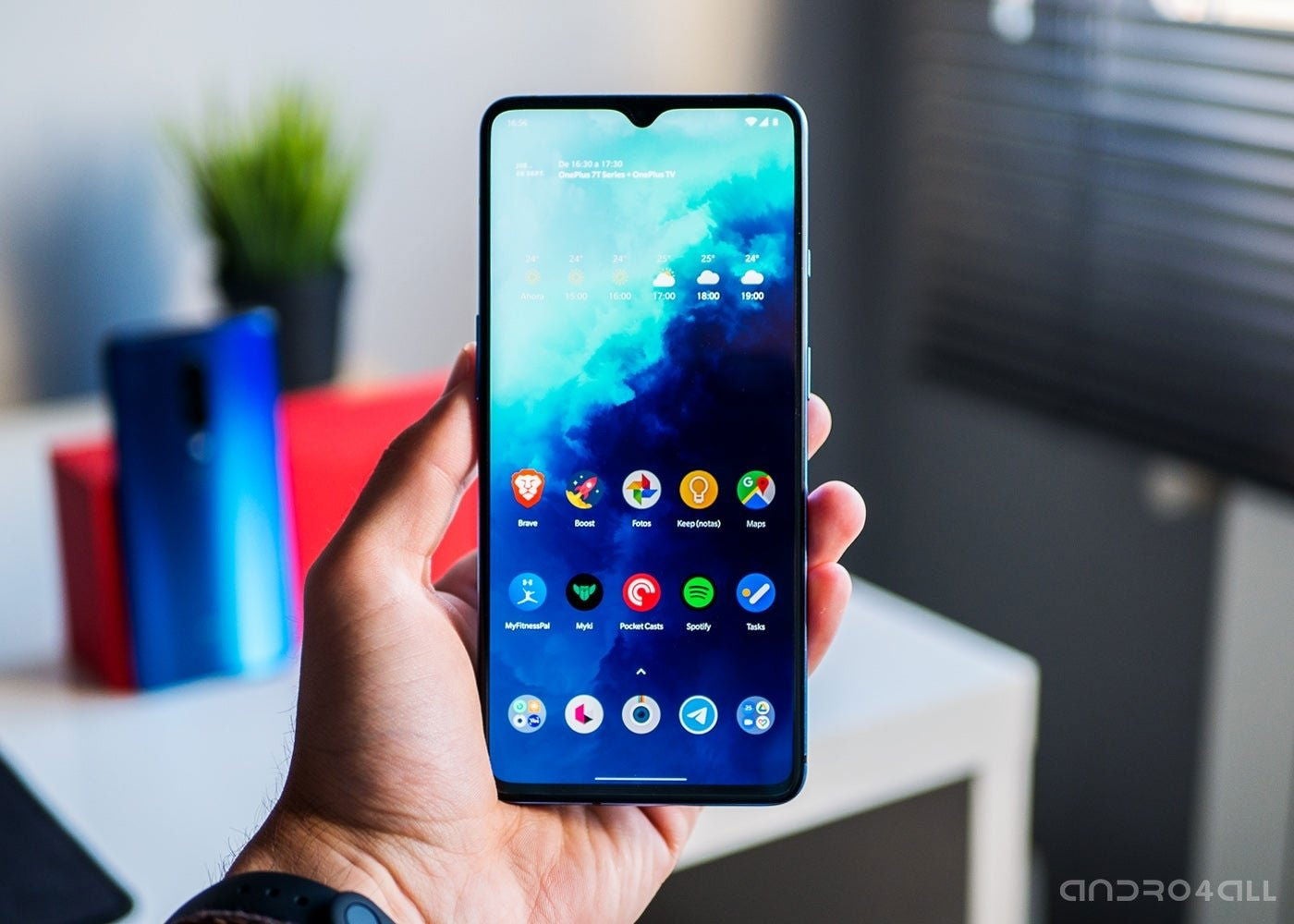 OnePlus 7T, pantalla