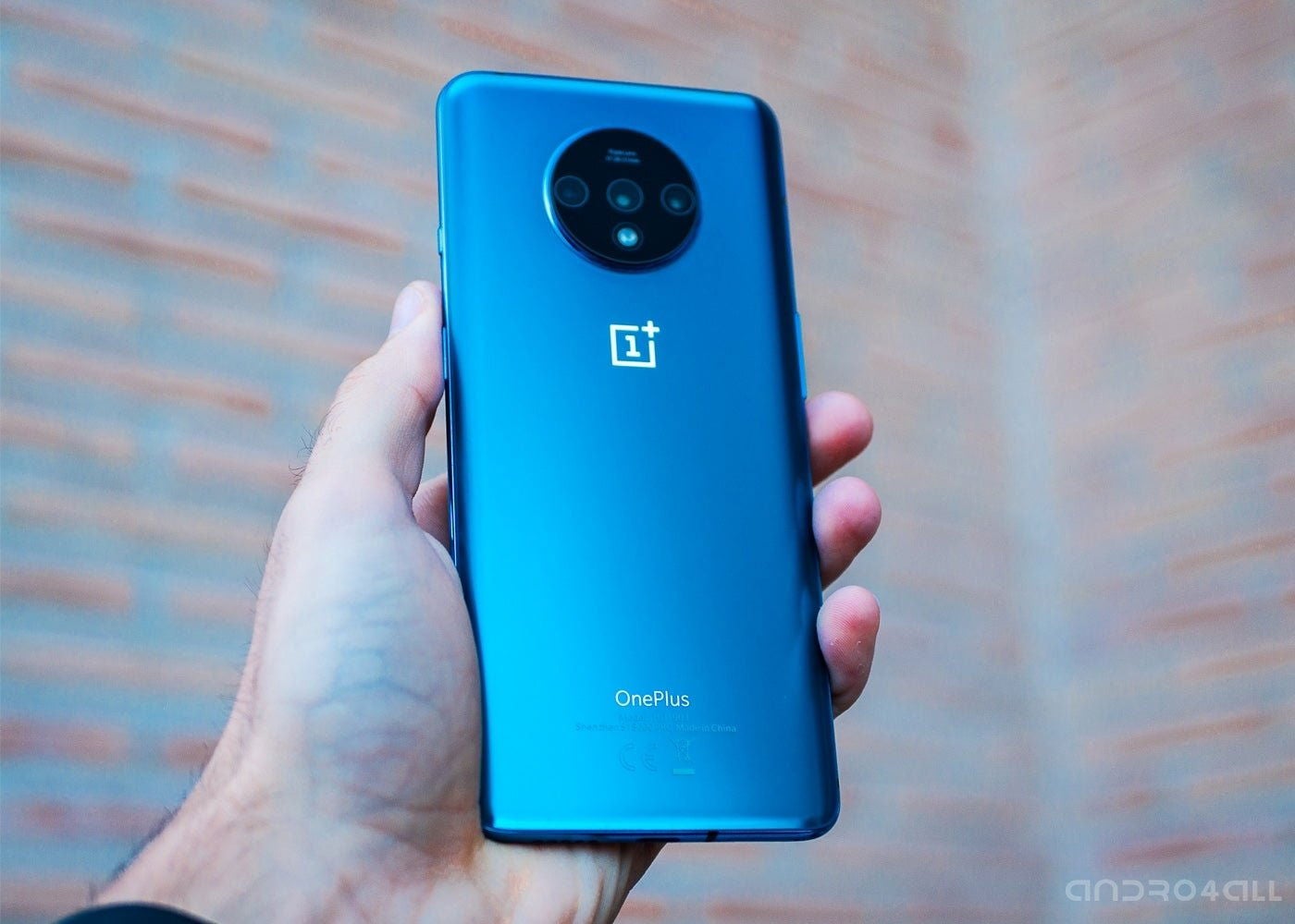 OnePlus 7T, parte trasera en azul