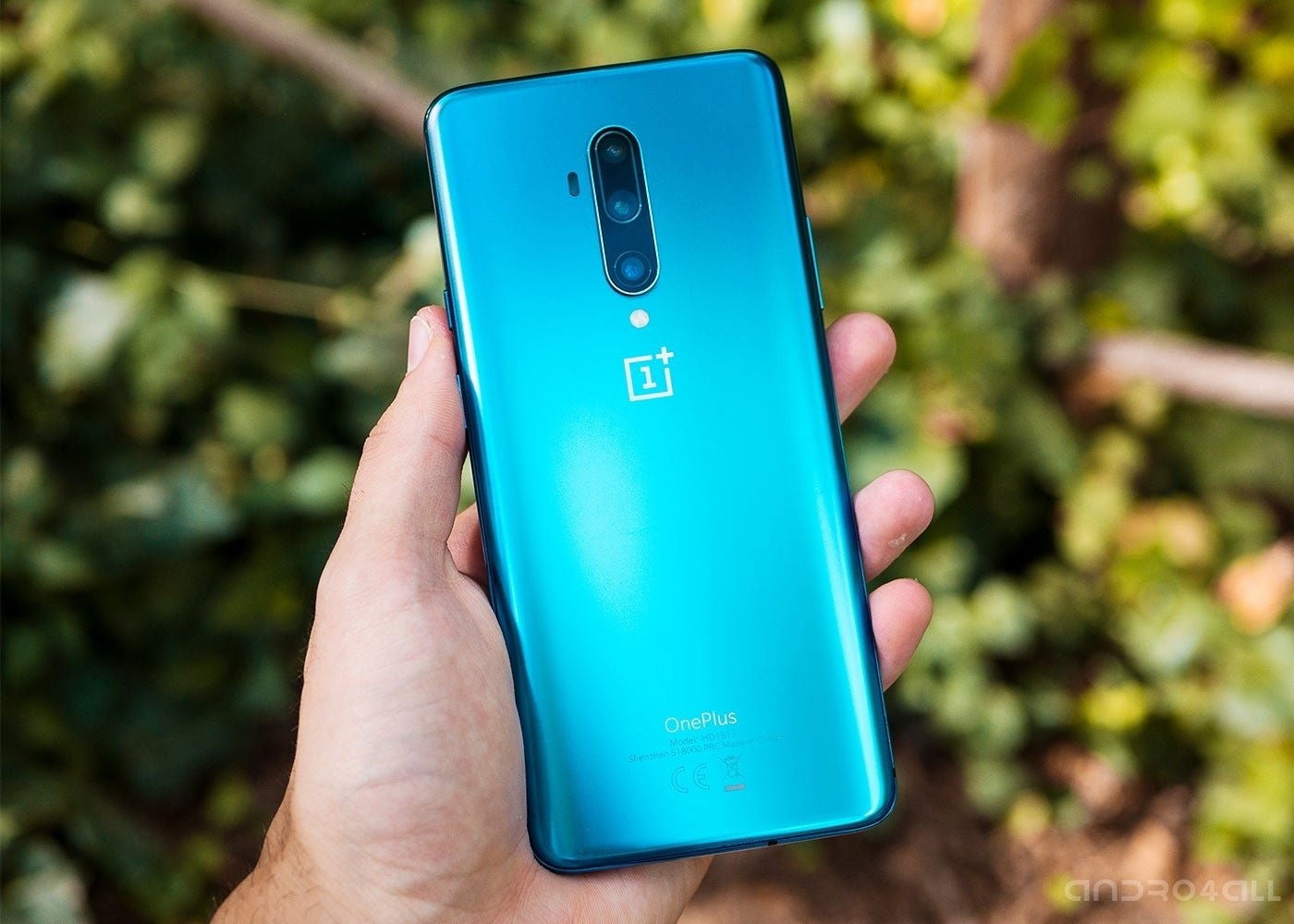 OnePlus 7T Pro, parte trasera en color Glacier Blue