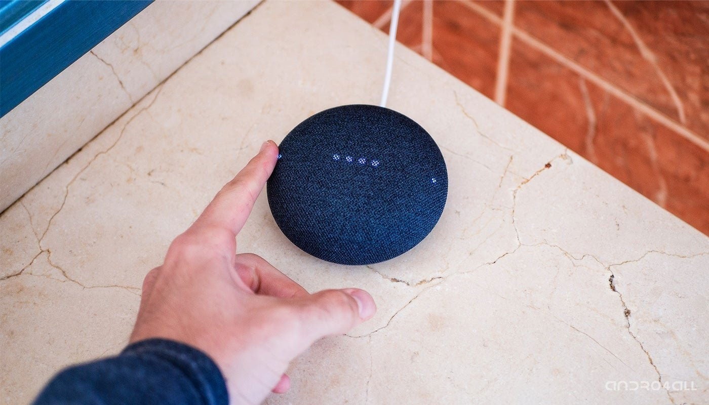 Controles del Nest Mini