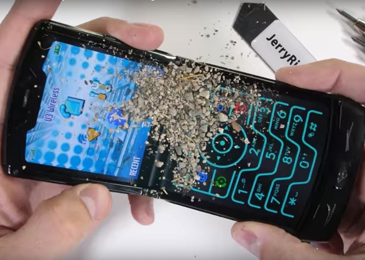 Reparar el nuevo Motorola RAZR es prácticamente misión imposible