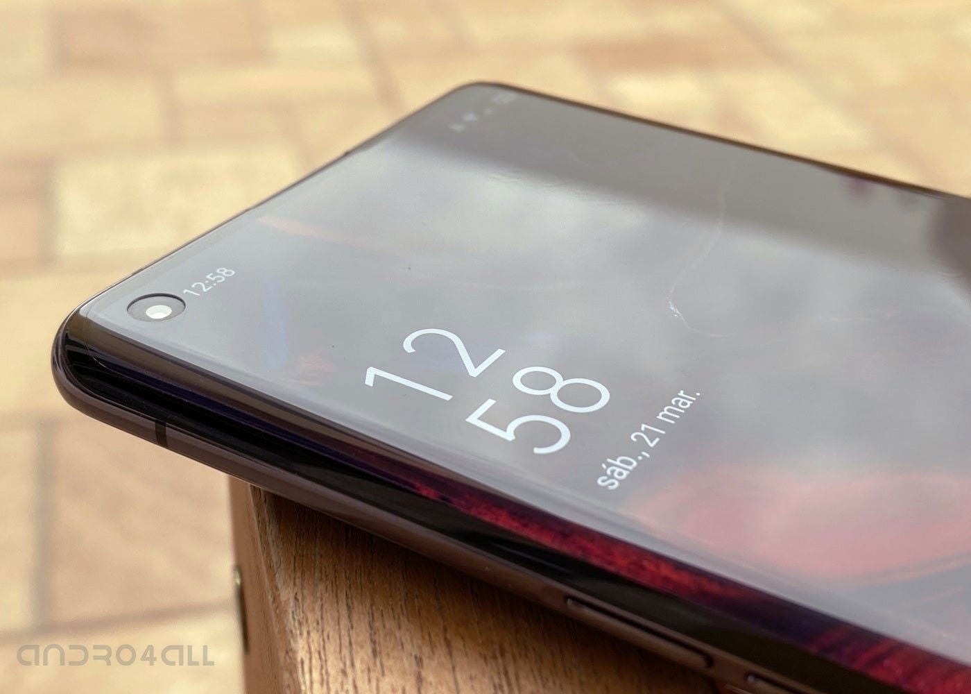 Agujero en pantalla del OPPO Find X2 Pro