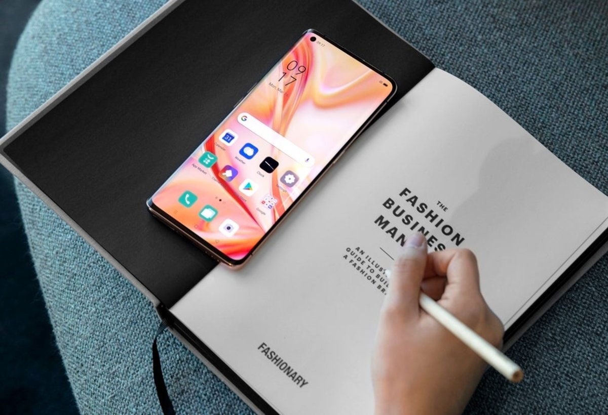 Mantiene una estética similar a la de sus hermanos mayores.