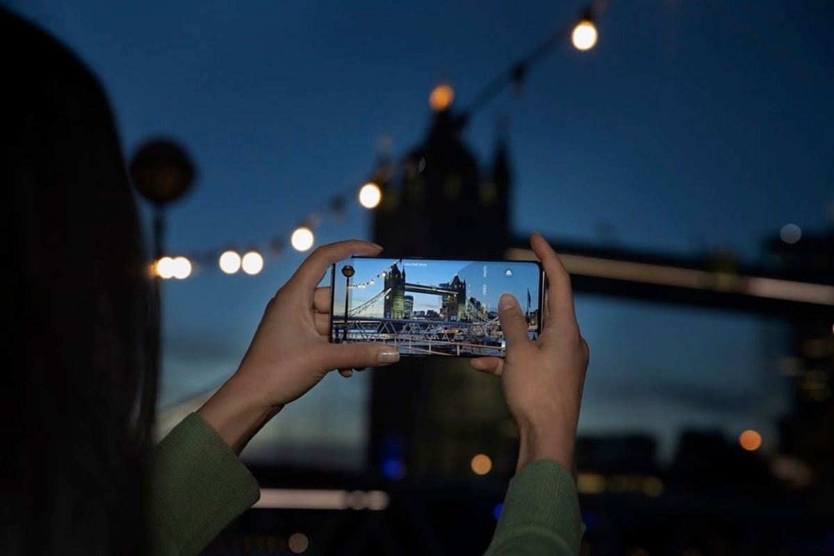 Es un dispositivo muy similar al OPPO Find X2 Pro.