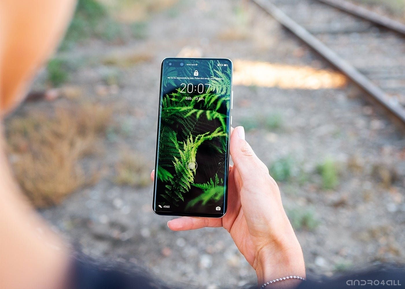 El P40 Pro+ es uno de los pocos casos en los que una pantalla curva sí aporta valor a la experiencia