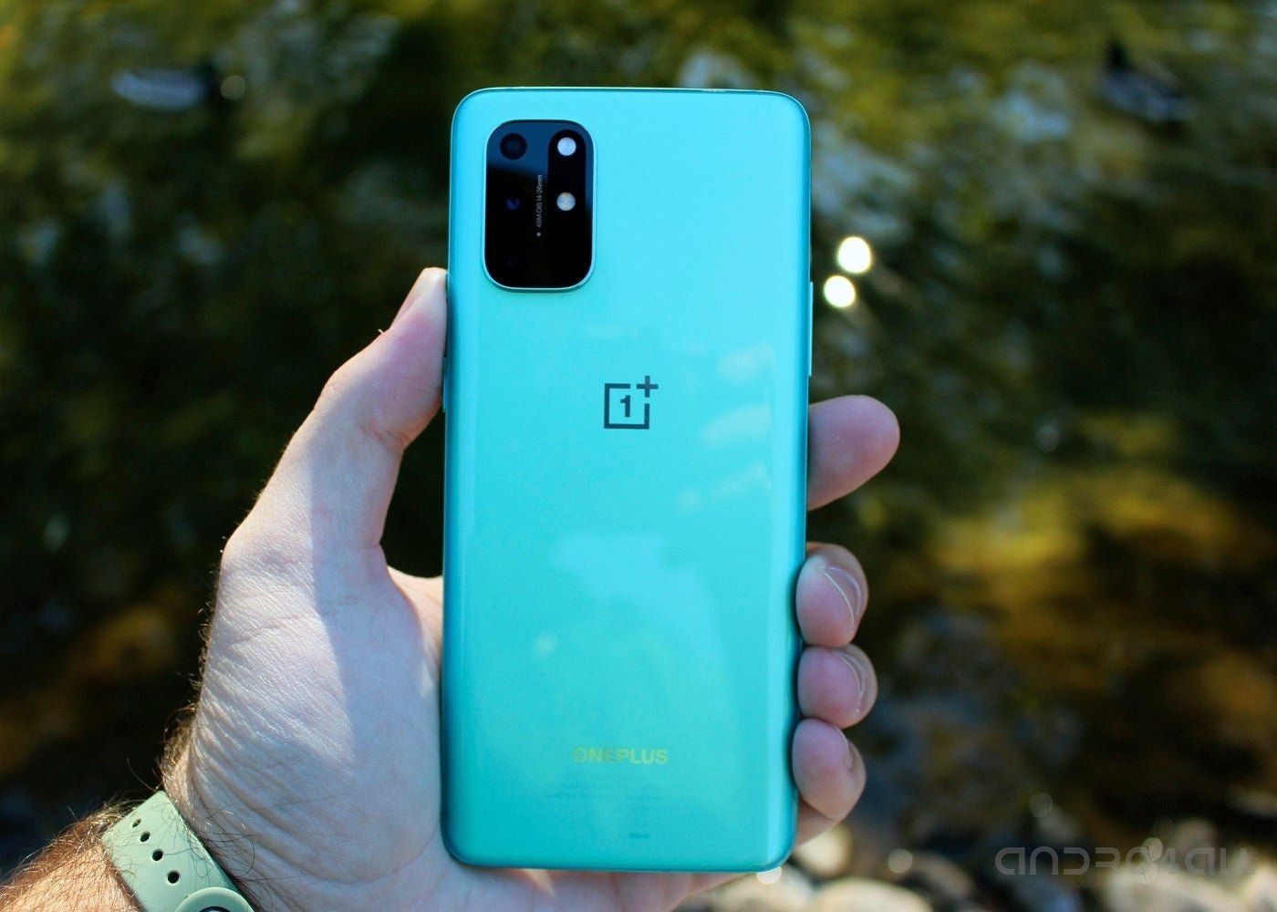 El OnePlus 8T es uno de los teléfonos más fluidos y rápidos que hemos probado.