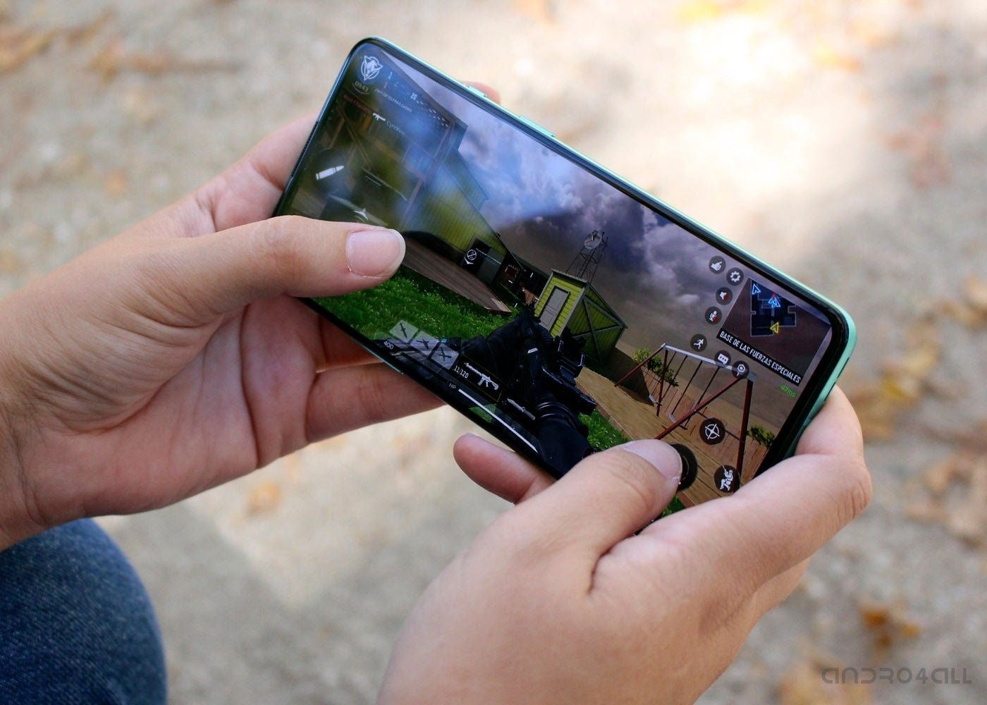 El OnePlus 8T ofrece una experiencia de juego altísima, incluso en títulos como Call of Duty: Mobile.