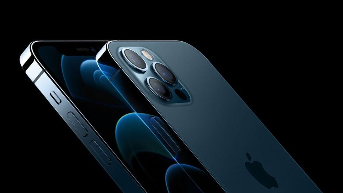 El iPhone 12 Pro con triple cámara trasera y el sensor LiDAR