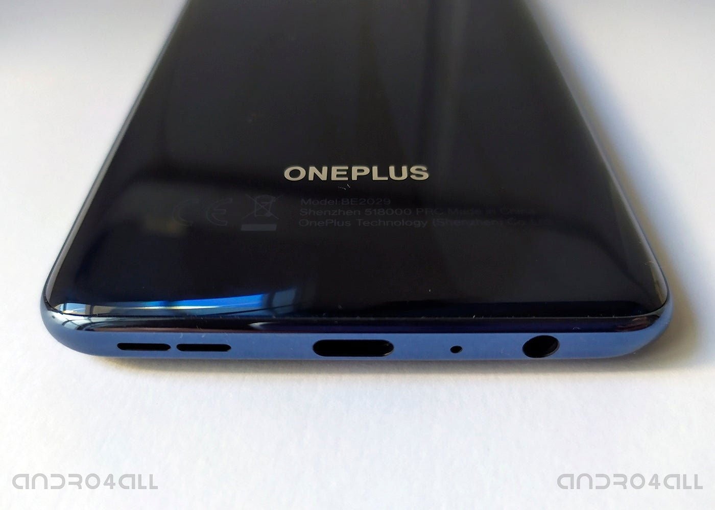 El OnePlus Nord N10 tiene conector para auriculares de 3,5 mm.