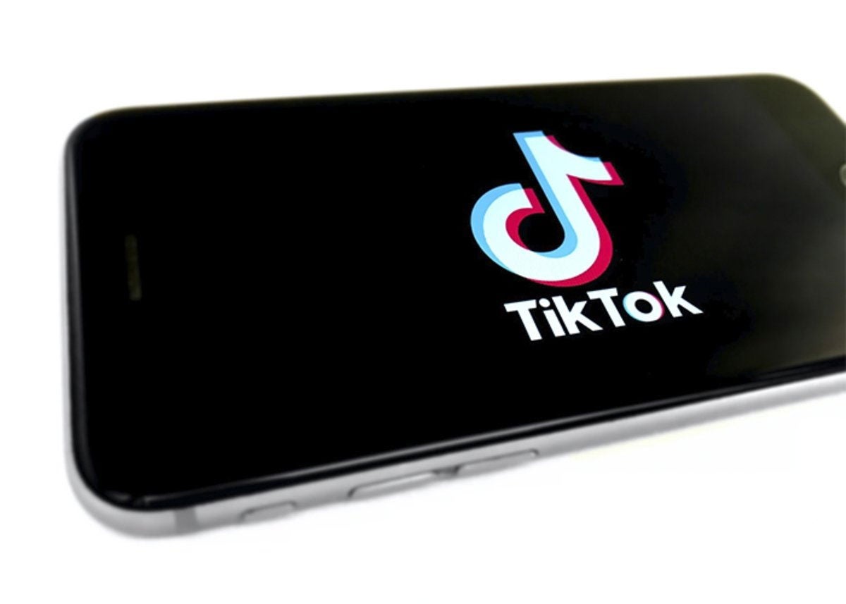 Las nuevas restricciones de TikTok permiten navegar de forma segura a los menores de edad