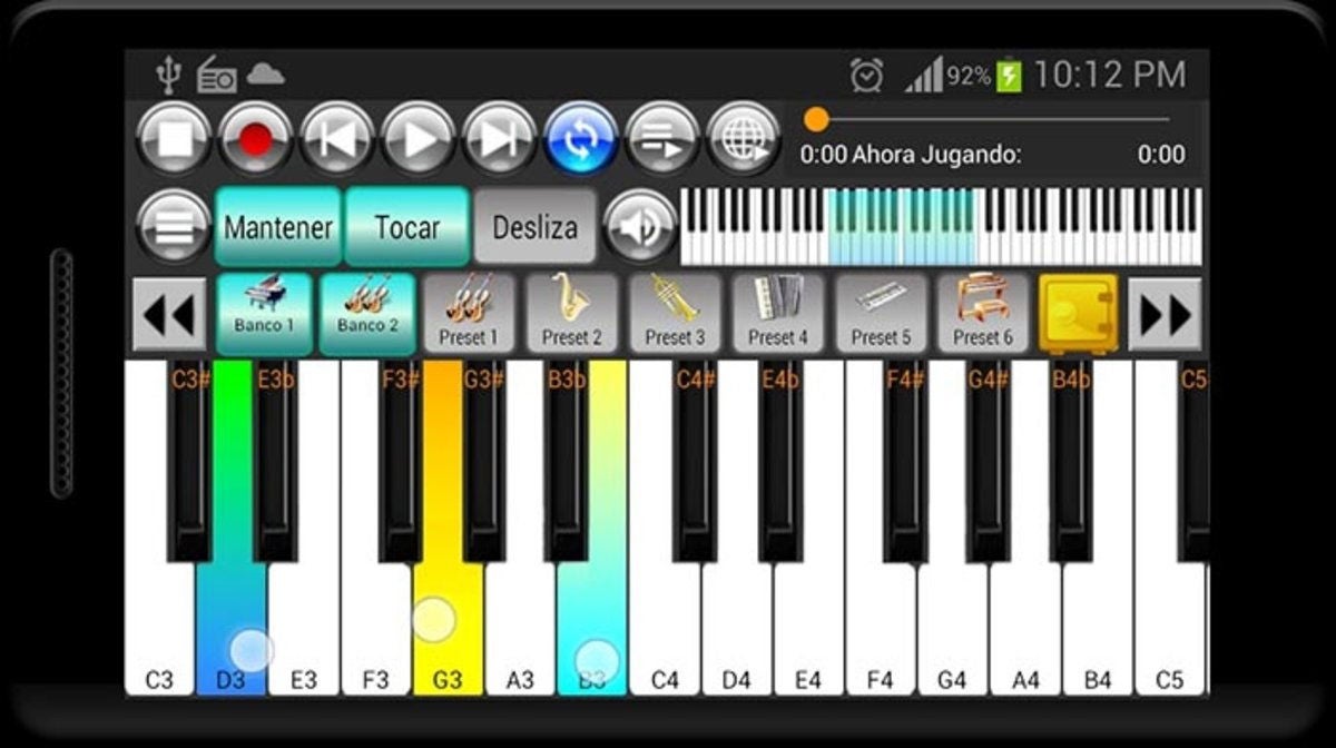 Cuerdas y teclado de piano