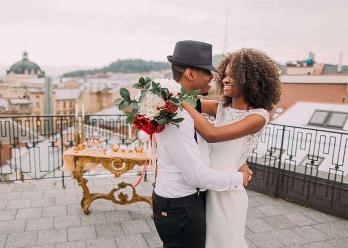 Sorprende a los novios con una de estas felicitaciones de matrimonio