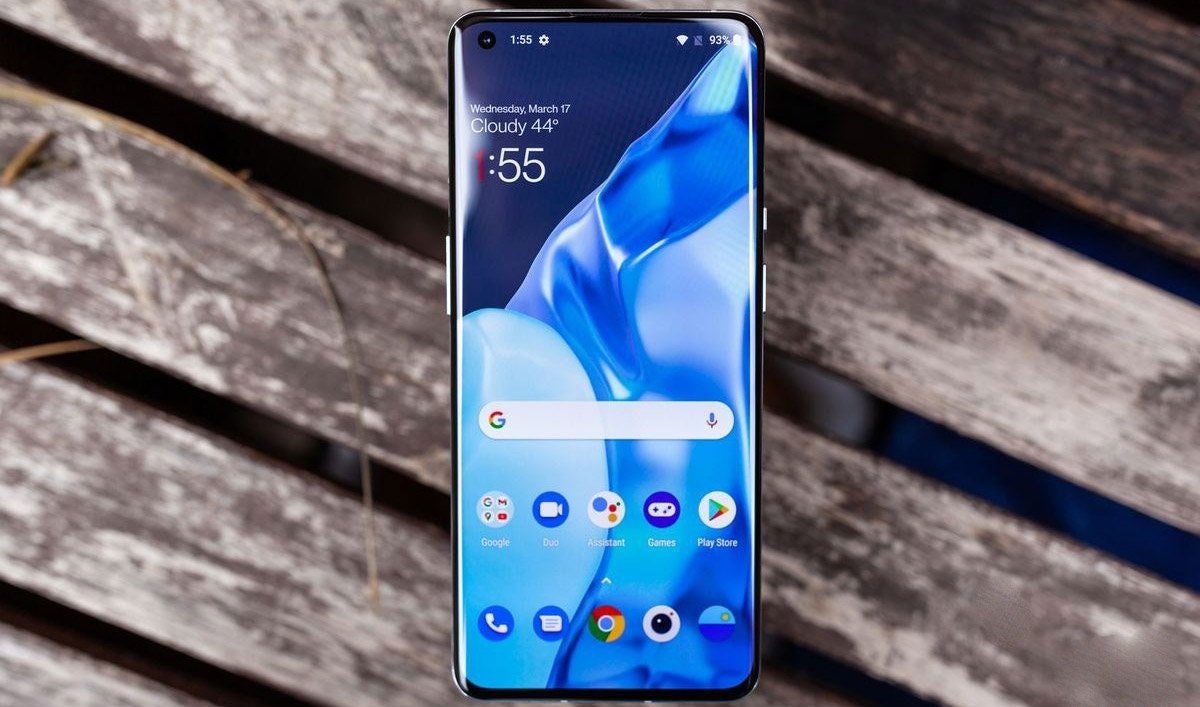 OnePlus permite la carga inalámbrica en su buque insignia.