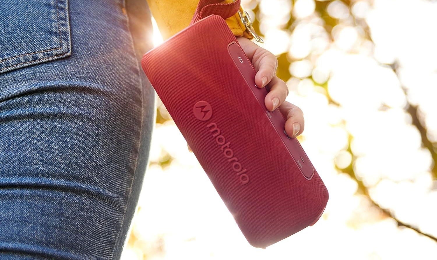 Está disponible en 4 colores muy juveniles