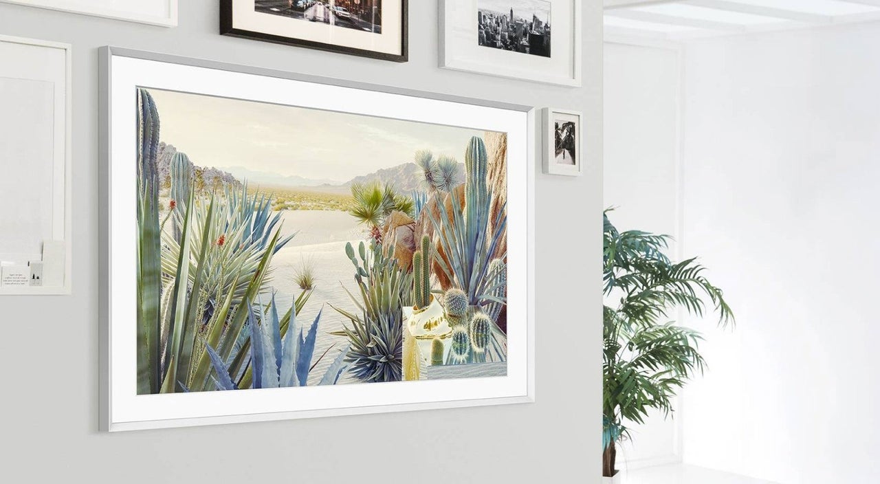 Samsung lleva su televisor The Frame a la pasarela de Madrid: Inés Martín Alcalde ha creado cinco diseños de moda inspirados en una pantalla que parece un cuadro