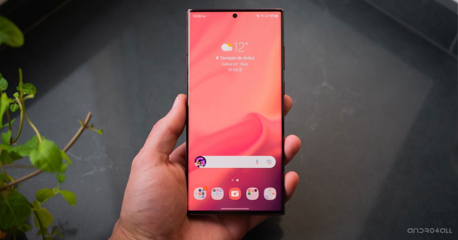 El Samsung Galaxy S22 Ultra 5G tiene el lector de huellas en la pantalla.