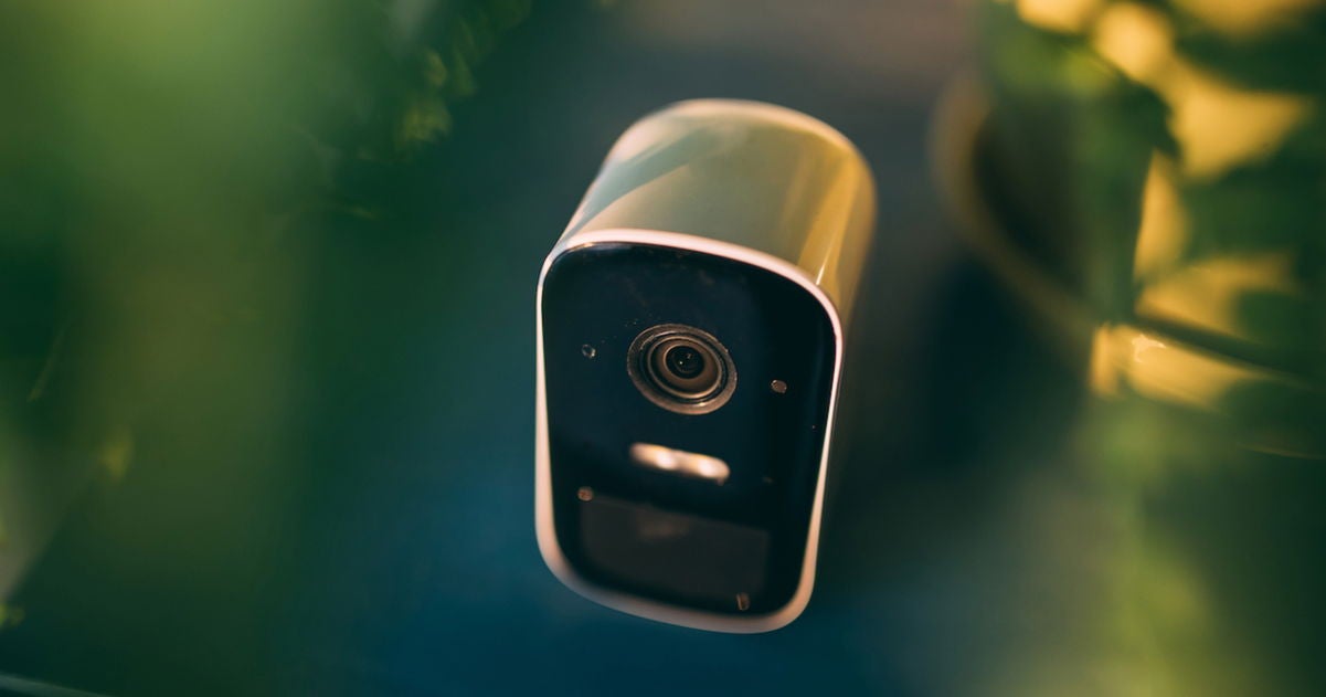 Pon un precio muy contenido puedes tener tu negocio vigilado.