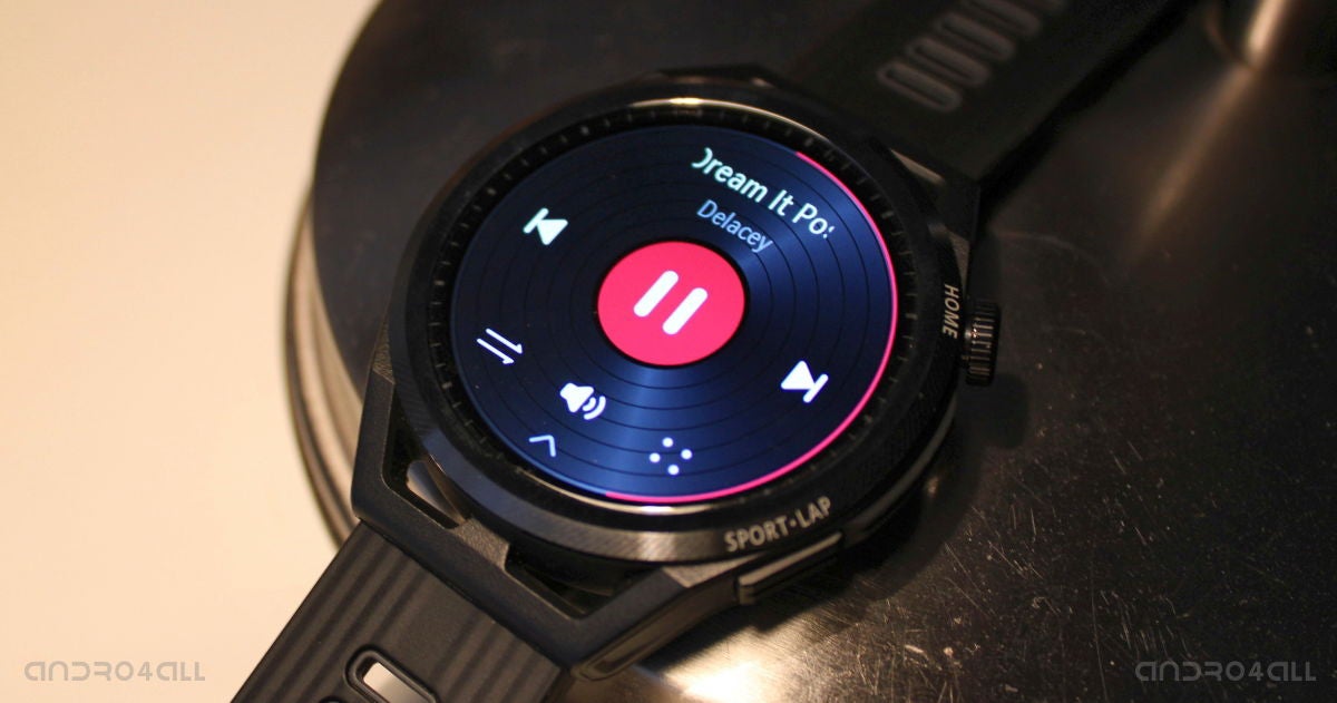 El Huawei Watch GT Runner reproduciendo música // Imagen: Beatriz Alcántara Gil.