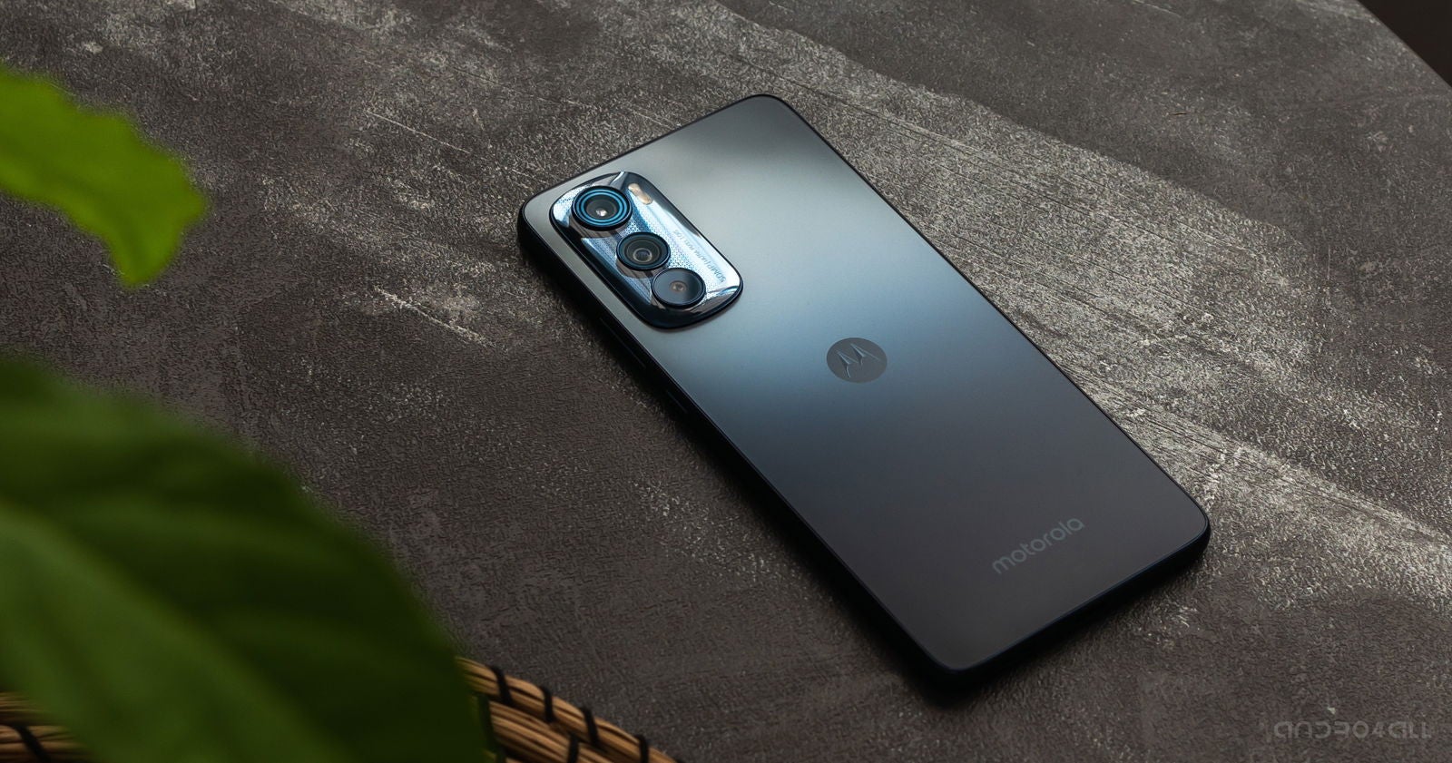 El Motorola Edge 30 se caracteriza por su fino y delgado diseño / Imagen: Christian Collado