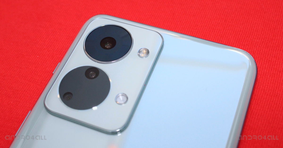 Así son las cámaras traseras del OnePlus Nord 2T 5G // Imagen: Beatriz Alcántara Gil.