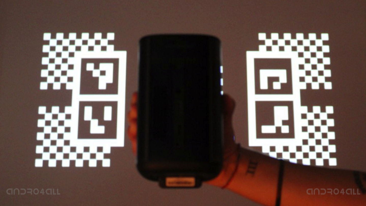 El MoGo Pro+ cuenta con enfoque automático y corrección trapezoidal // Imagen: Beatriz Alcántara Gil.