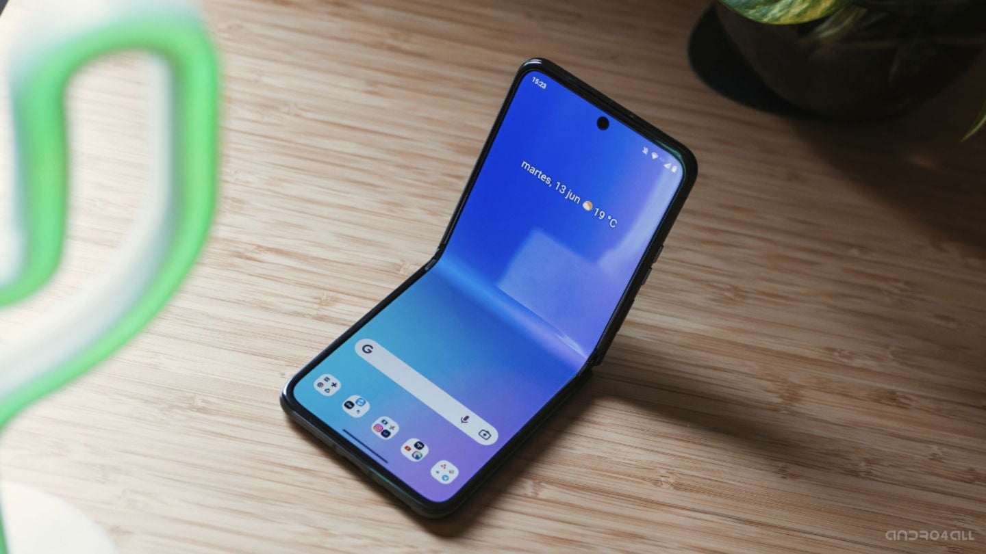 El Motorola RAZR 40 Ultra es, a día de hoy, la alternativa más interesante al Galaxy Z Flip5 que se puede encontrar en el mercado / Imagen: Christian Collado