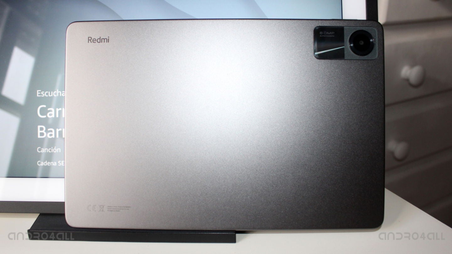 La Redmi Pad SE en el modelo de color gris grafito // Imagen: Beatriz Alcántara Gil.