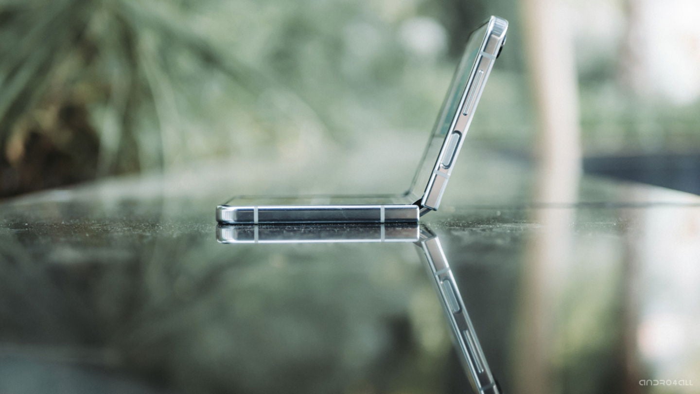 Es posible mantener la bisagra fija en prácticamente cualquier ángulo / Imagen: Christian Collado