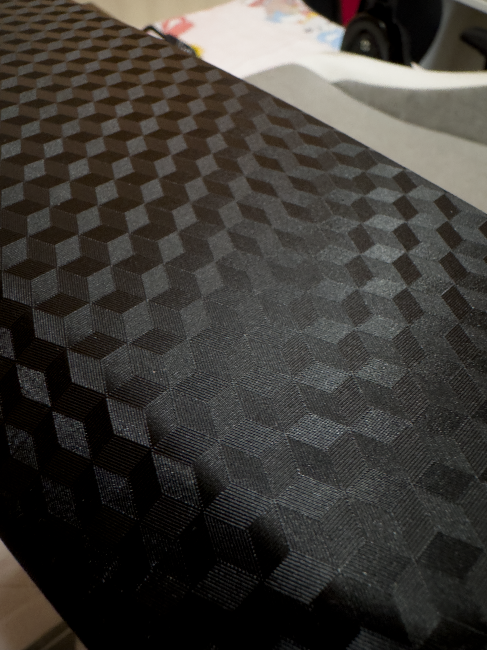 Los brazos de la silla tienen un acabado muy bonito y cómodo