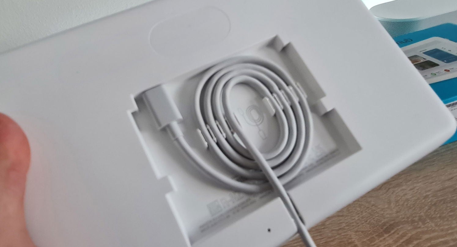 El sistema de recogida de cableado, muy curioso a la par que sencillo y funcional | Imagen de Damián García