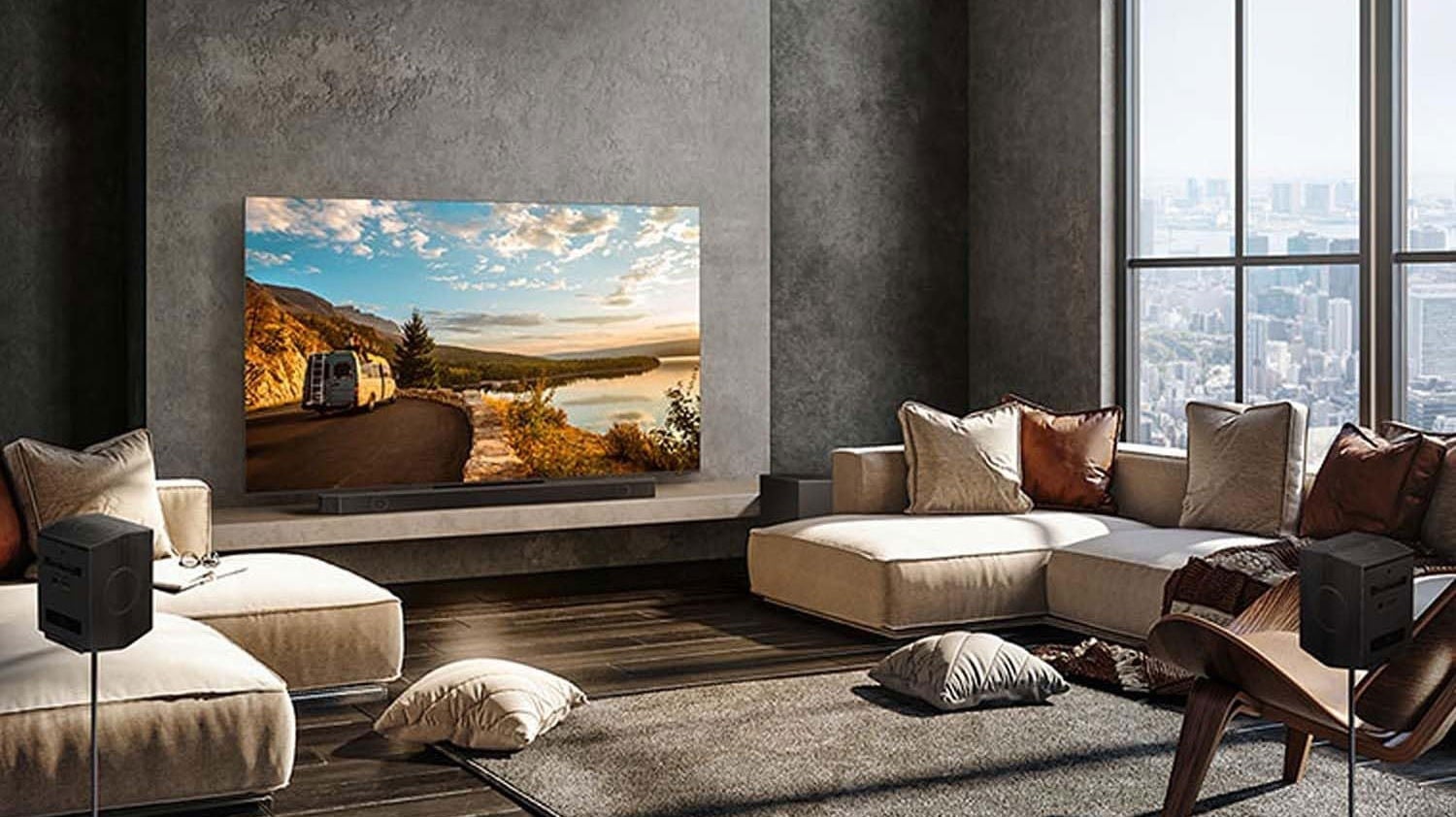 La gran diferencia del sistema de Samsung es que los altavoces traseros requieren de un enchufe