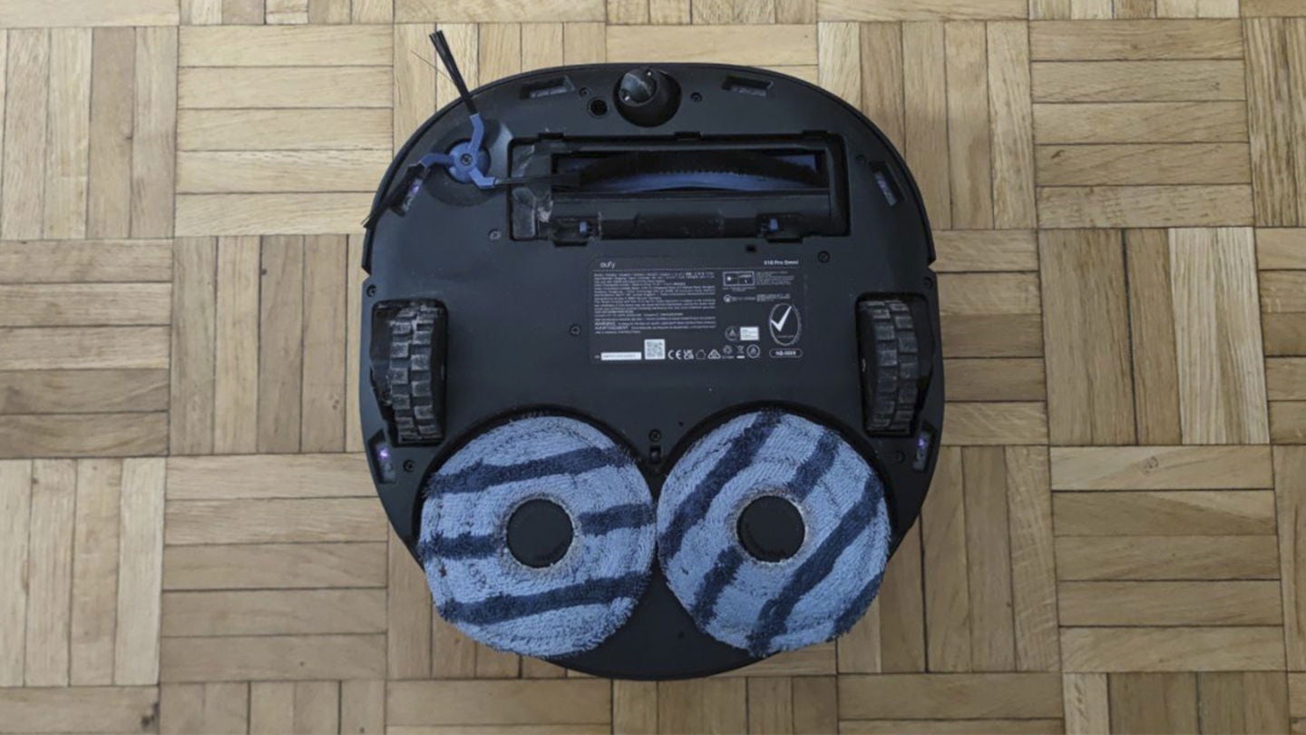 La parte inferior, dedicada a aspirar y fregar