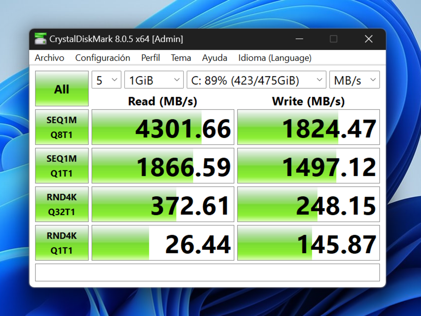 Datos de lectura y escritura del disco NVME M.2 de 512 GB del ASUS Vivobook 16X según CristalDiskMark