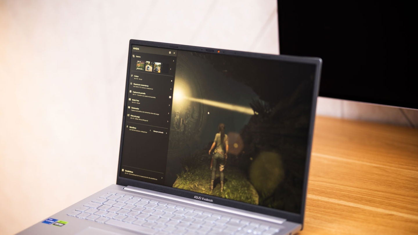 El ASUS Vivobook 16X mueve a la perfección juegos tan exigentes como Shadow of the Tomb Raider / Fotografía: Rubén Ulloa